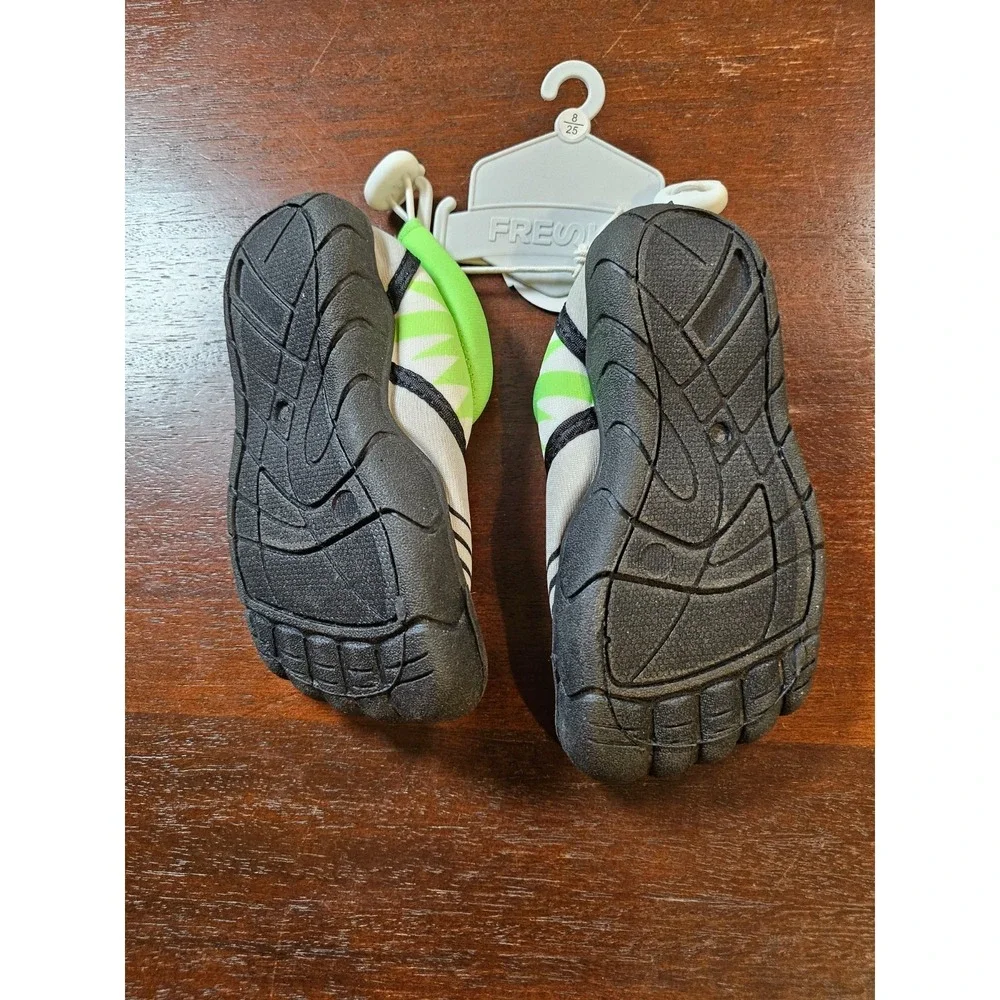 FRESCO  Shark Slip on Aqua Water Shoes Slip On W Toes Toddler Size 8 NEW